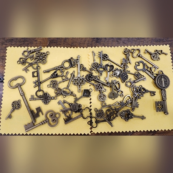 Other - 62 pc vintage skeleton keys.